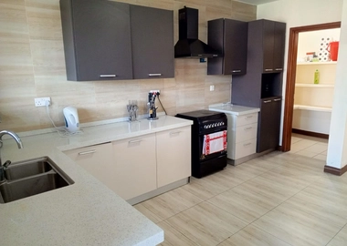 Furnished 4br duplex plus dsq all ensuite