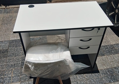 0.9 meters office desk