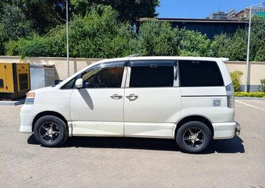 Toyota voxy 2003