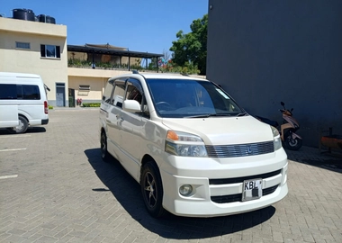 Toyota voxy 2003