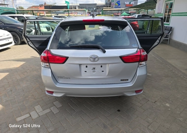 Toyota fielder 2018