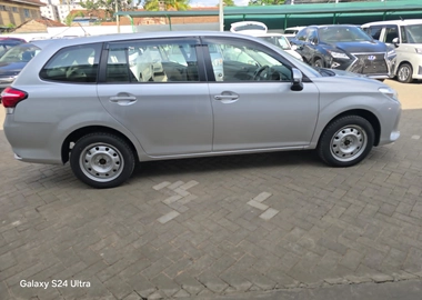 Toyota fielder 2018