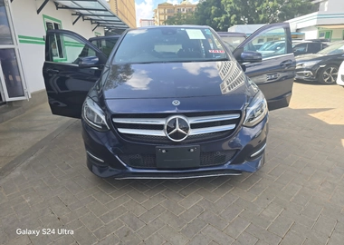Mercedes Benz B180