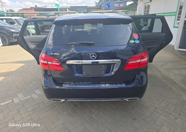 Mercedes Benz B180
