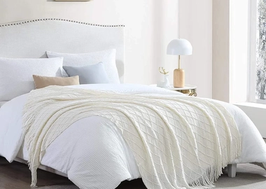 Throw blanket with tassel