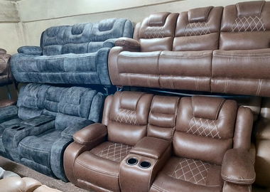 Recliner sofas