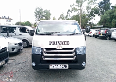 Toyota hiace 2013