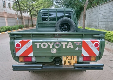 Toyota landcruiser pickup