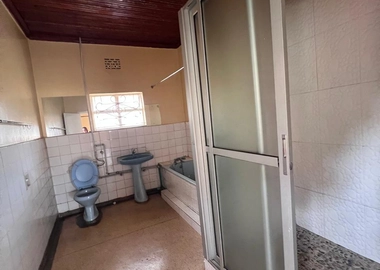 5 bedroom bungalow for rent
