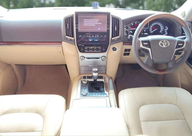 LAND CRUISER SAHARA