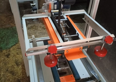 Tape dispenser machine