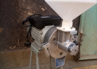 Peanut butter making machine