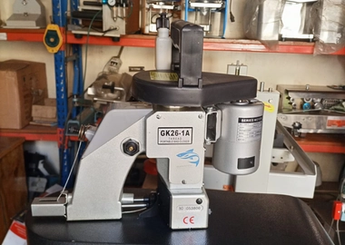 Bag closure machine