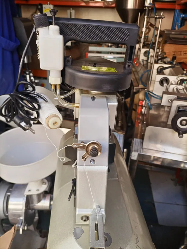 Bag closure machine
