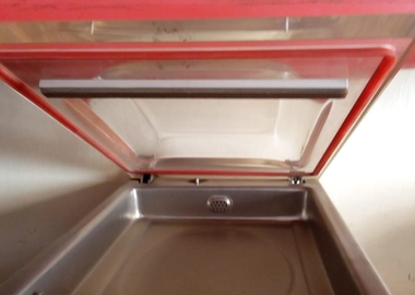 Vacuum packing machine