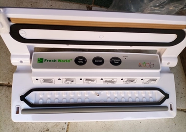 Vacuum sealer