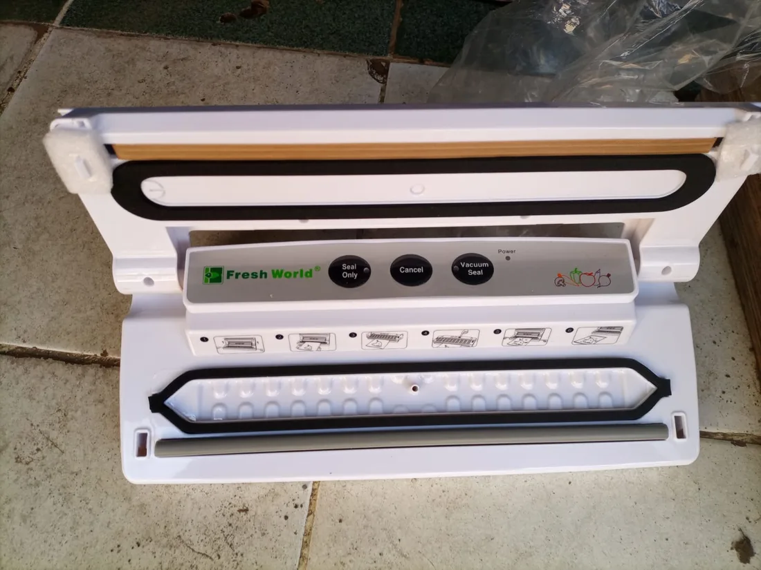 Vacuum sealer