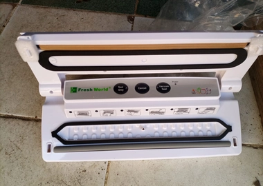 Vacuum sealer