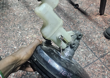 Toyota kluger brake booster