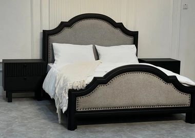 🛏️ Elegant 5x6 Mahogany Bed with Side Cabinets – KSh 65,0000