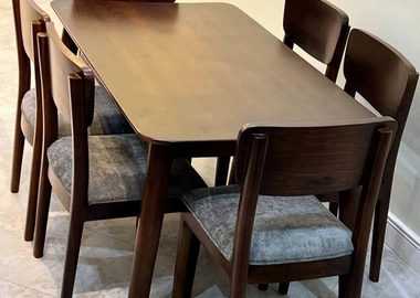 🍽️ Stylish 6-Seater Mahogany Dining Set – KSh 70,000