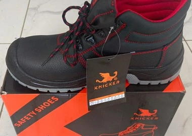 Knicker boots