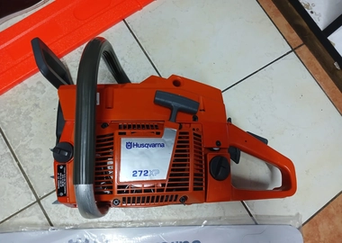 Husqvarna 272 chainsaw