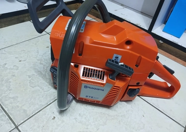 Husqvarna 272 chainsaw