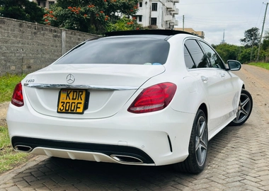 Mercedes-Benz C200 2017 – 1800cc, Full Spec, Panoramic Sunroof
