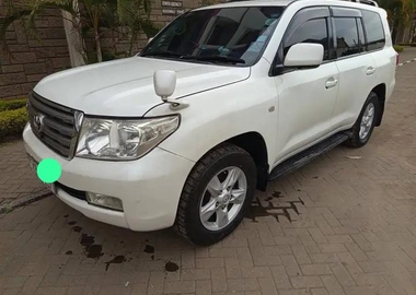 Toyota Land Cruiser V8 – 2009 | 200 Series | Petrol | KES 2.85M (Negotiable)
