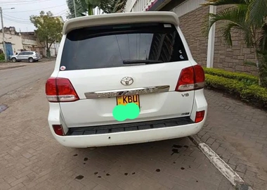 Toyota Land Cruiser V8 – 2009 | 200 Series | Petrol | KES 2.85M (Negotiable)