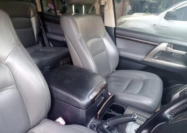 Toyota Land Cruiser V8 – Petrol | Automatic | Leather Interior | KES 2.75M (Negotiable)