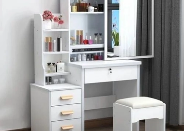 Modern Dressing Mirror with Stool – Ksh 30,000