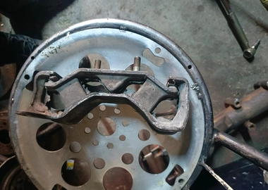 Subaru manual transmission gear mount