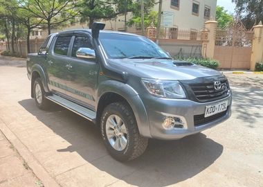 TOYOTA HILUX DOUBLE CAB