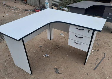 Curve design desk