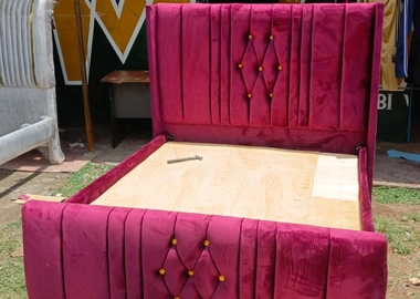 5*6 design maroon bed