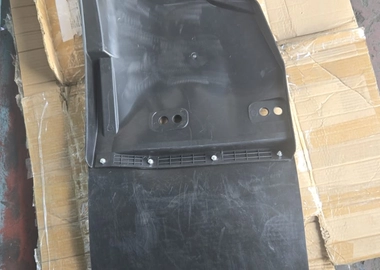 Isuzu 700p front mudguard