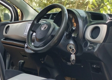 Toyota vitz 2012