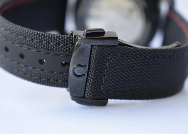 Omega speedmaster strap design