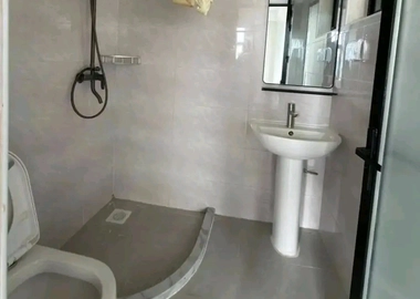 One bedroom to let off