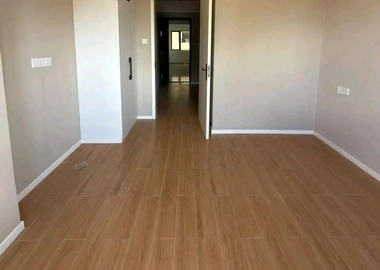 One bedroom to let off