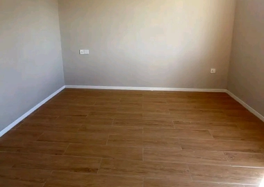 One bedroom to let off