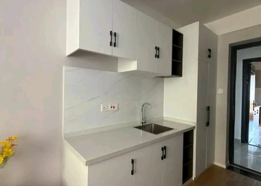 One bedroom to let off