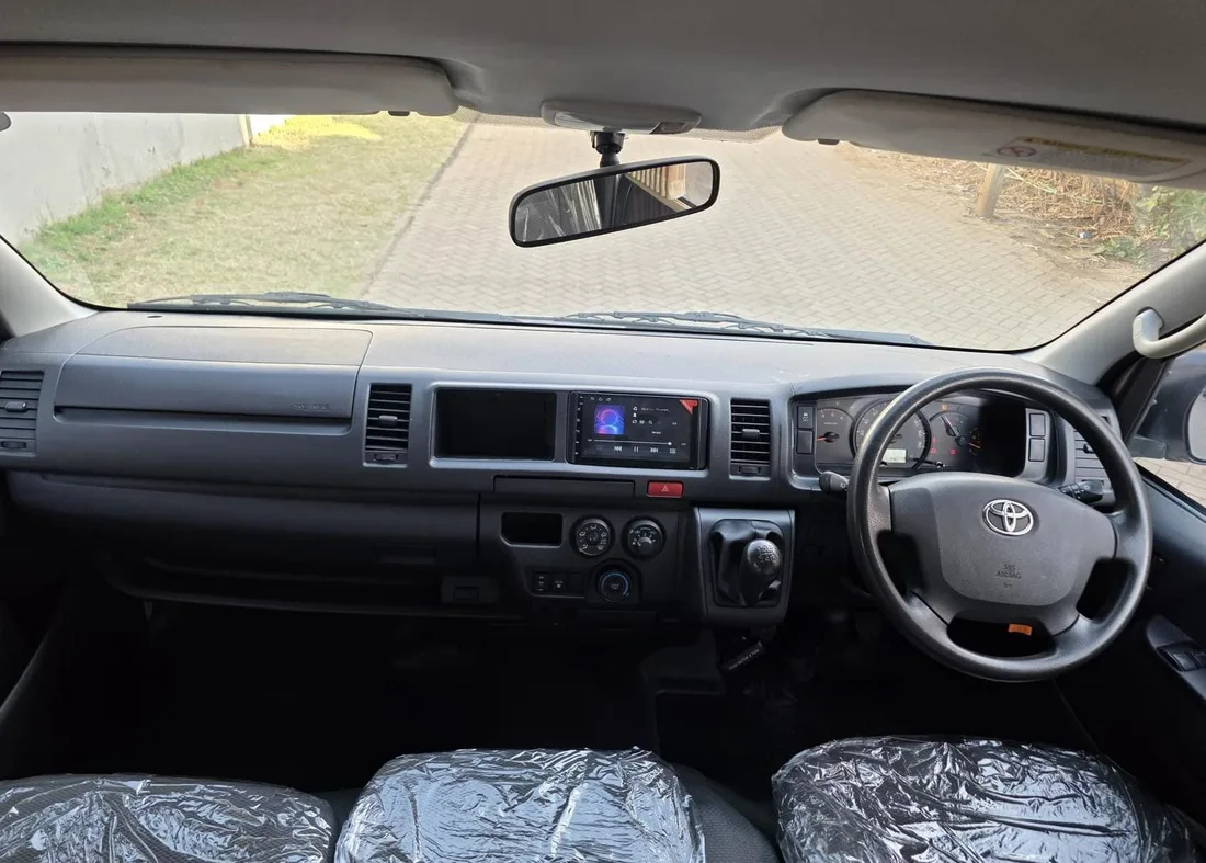 Toyota Hiace Commuter van