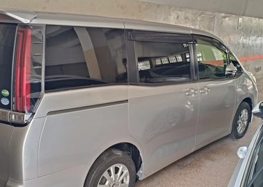 Toyota Noah Hybrid Silver 2018