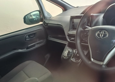 Toyota Noah Hybrid Silver 2018