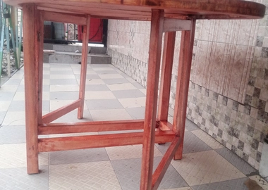 Foldable dining table
