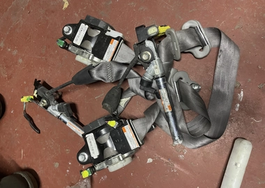 Seatbelts  Mitsubishi