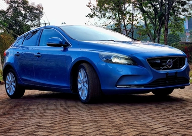 Volvo v40T4